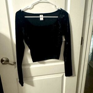 Black velvet cropped shirt